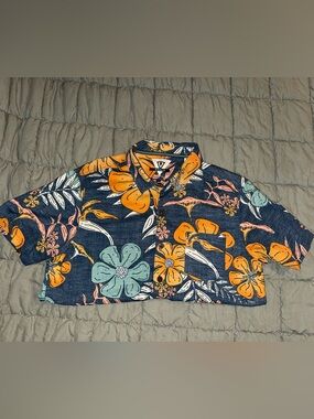 Men’s Medium VISSLA Navy Button-Up Shirt with Orange & Teal Hawaiint Print EUC
